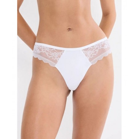 10226379-0003 TRIUMPH Γυναικείο Σλίπ COMFORT ALLURE STRING Normal Fit Πολυαμίδιο  Λευκό